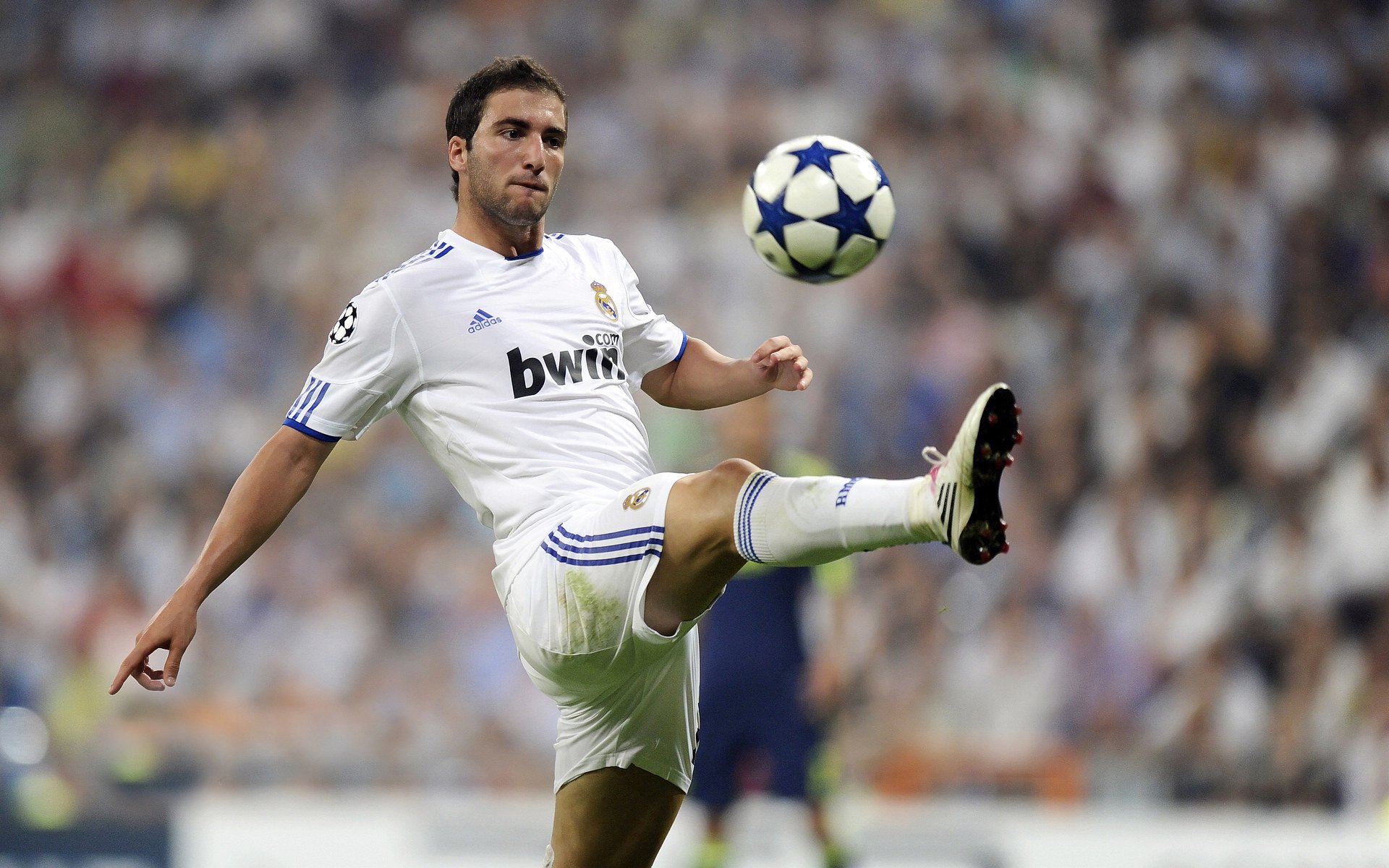 救赎与破局！格纳布里在绝境中爆发，成为拜仁绝平勒沃库森的英雄